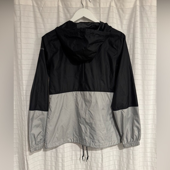 UND Fighting Hawks Columbia Lightweight Windbreaker Jacket Size Small - Picture 8 of 8